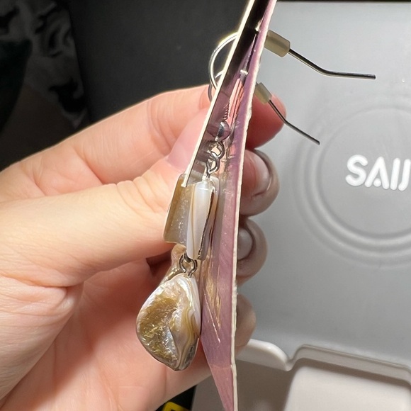 Premier Designs Sandstone Earrings - Picture 3 of 3